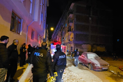 Çatı yangını: 1 kişi dumandan etkilendi