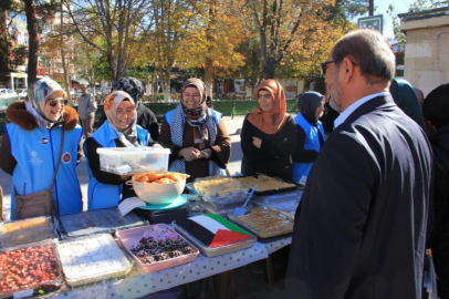 Gazze yararına hayır çarşısı düzenlendi