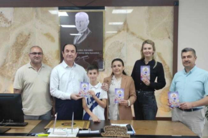 Bursa'da minik yazar gönüllere dokundu