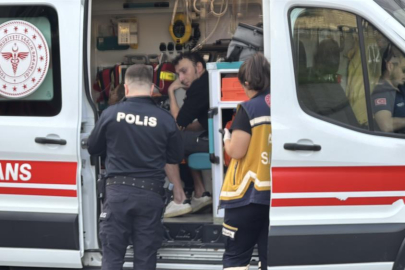 Evin mutfağında çıkan yangında anne ve oğlu dumandan etkilendi