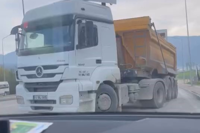 Bursa'da ters şeritten giren kamyon 'pes' dedirtti