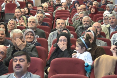 Hac kurasında ismi çıkan hacı adaylarının sevinç gözyaşları...