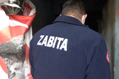 Bursa'da ağır kokuların yükseldiği evden 2 kamyon çöp çıktı