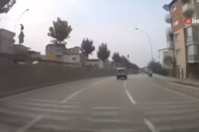 Bursa'da kazalar araç kamerasına yansıdı