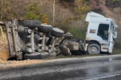 Bursa’da 50 metre arayla iki kaza: Aynı aileden 3 kişi yaralı