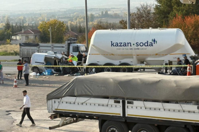 Feci kazada 3 kişilik aile hayatını kaybetti