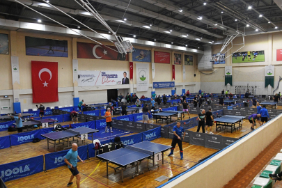 Masa Tenisinin Ustaları Osmangazi’de Buluştu