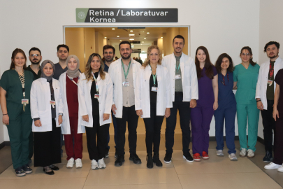 Nakilli hastalar doktorlarıyla bir arada