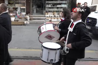 Sağlık çalışanları diyabete dikkat çekmek için yürüdü