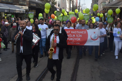 Sağlık çalışanlarından anlamlı yürüyüş