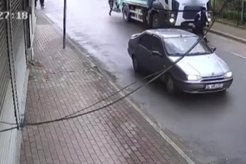 Belediye işçisinin hayatını kaybettiği korkunç kaza kamerada