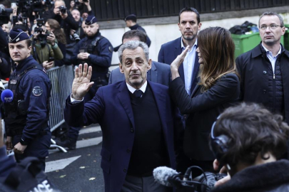 Sarkozy tahliye edildi