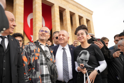 Ümit Özdağ, Anıtkabir'i ziyaret etti