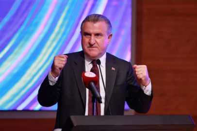 Bakan Bak: Spor tesisi devrimi yaşanıyor