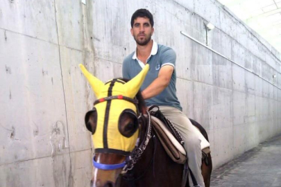 Otomobilin çarptığı seyis kurtarılamadı