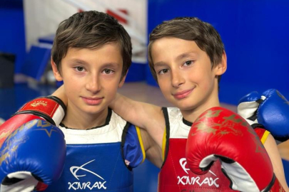 Şampiyon ikizler göz dolduruyor