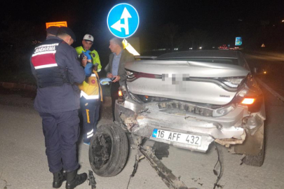 Bursa'da kırmızı ışıkta duran otomobile arkadan çarptı: 1'i çocuk 5 yaralı