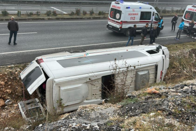 Yolcu minibüsü yan yattı: Çok sayıda yaralı var