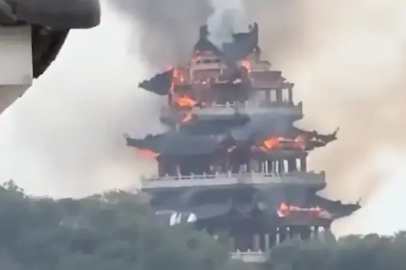 Bin 500 yıllık tapınakta yangın