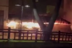 Bursa'da tek katlı ev alev alev yandı