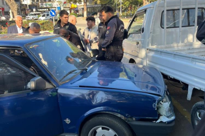 Bursa’da direksiyon hakimiyetini kaybeden sürücü kamyonete çarptı