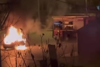 Bursa'da hafif ticari araç yanarak kül oldu