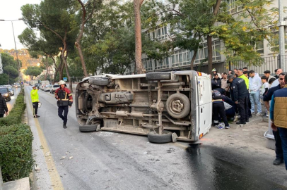 Kaldırıma çarpıp takla attı, park halindeki araçlara çarparak durabildi