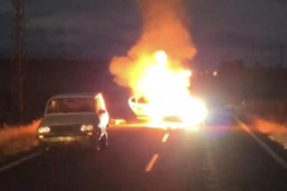 Alev alan otomobil bomba gibi patladı