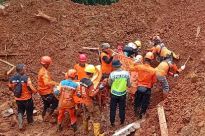 Endonezya'da can kaybı 16'ya yükseldi