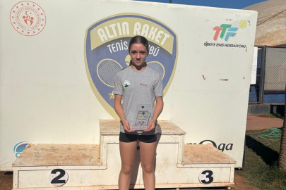 Osmangazili raket şampiyonluk kürsüsüne oturdu