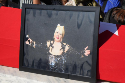 Ünlü sanatçı Muazzez Abacı son yolculuğuna uğurlandı