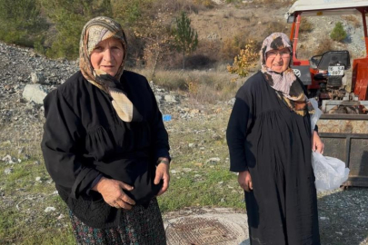 Bursa'da iki yaşlı kadın gençlere taş çıkartıyor