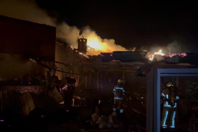 Bursa'da kafede çıkan yangın işletmeyi küle çevirdi