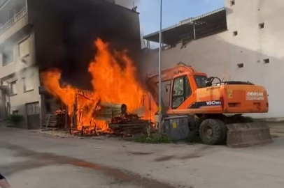 Bursa'da yanan baraka küle döndü