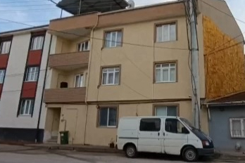 Bursa'da balkondan düşen çocuk yaralandı