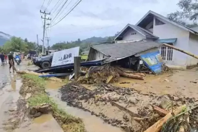 Endonezya'da sel felaketi: 17 ölü, 61 yaralı