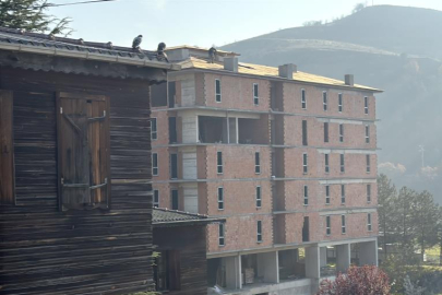 İnşaat çatısında tehlikeli çalışma