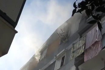 Teras katta çıkan yangın paniğe neden oldu