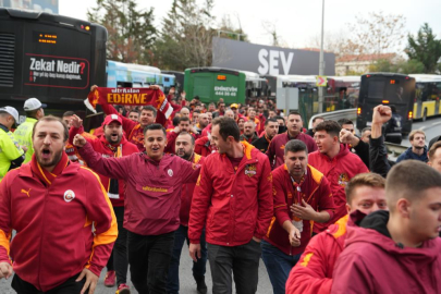Galatasaray taraftarları derbi için stada geldi