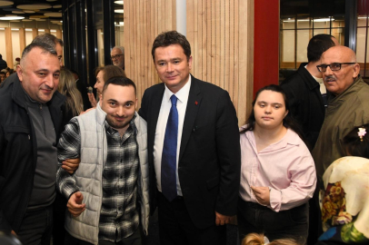 Başkan Aydın engelleri sevgiyle aştı