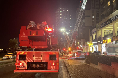 Binayı dumanlar sardı, mahsur kalanları itfaiye kurtardı