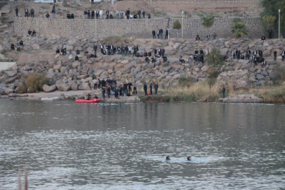 Nehre düşen terliğini almak isterken suda kayboldu