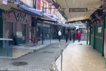 Tarihi Arap Şükrü Sokağı'nda tente krizi