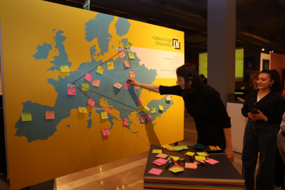 Bursa'da göçmenlerin yolculuğu ‘Kimlik’le sergilendi