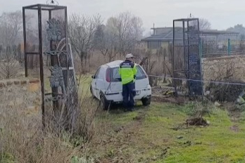 Bursa'da otomobilde bayılan sürücü donmak üzereyken bulundu