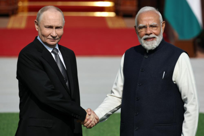 Putin, Hindistan'da resmi törenle karşılandı
