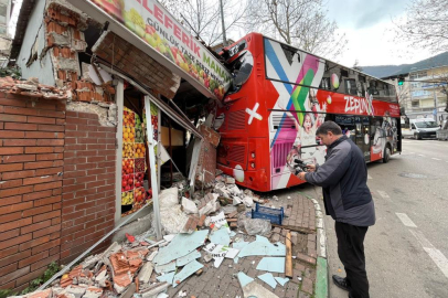 Bursa'da öğrenci otobüsü manava daldı