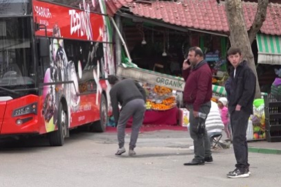 Bursa'da öğrenci otobüsü manava daldı