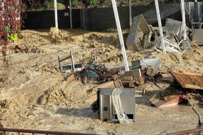 Taşan dere 5 yıldızlı otelin kafesini yıktı