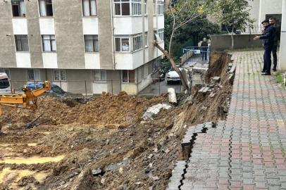 Yağışlara dayanamayan istinat duvarı çöktü